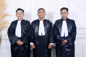 1. Adv. Adi Gama, S.H, 2. Adv. Adv. Zainudin, S.H, 3. Adv. Abd. Halik,S.H.